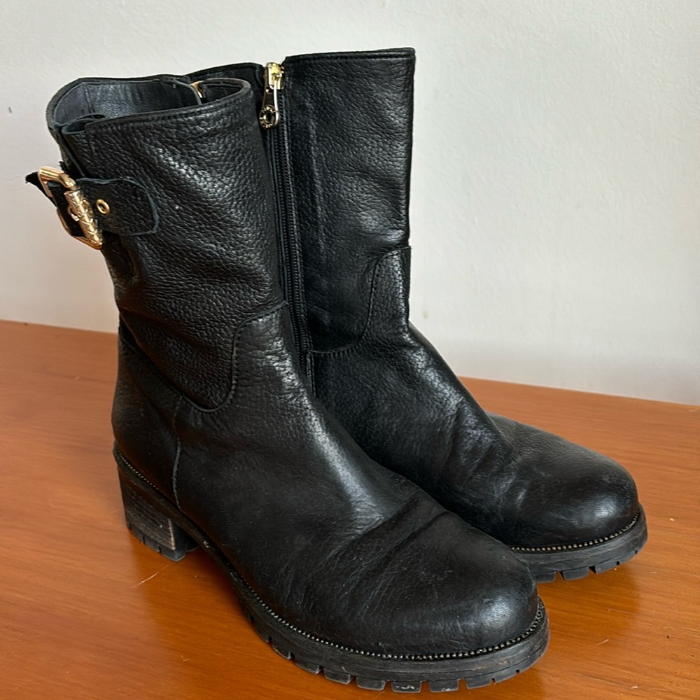 Lavorazione Antigiana ankle boot with gold accents